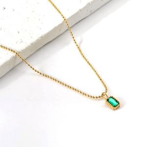 Colliers géométriques français incrustés de pierres précieuses, pendentif quadrilatère en zircon classique en acier inoxydable plaqué or 18 carats - Product Image 3