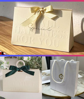 Sacs fourre-tout personnalisés de luxe écologiques et durables avec fermeture à ruban pour les magasins de vêtements, sacs cadeaux en carton blanc pour la promotion