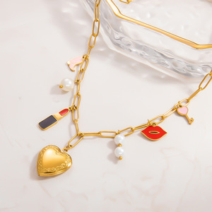 Collier pendentif en forme de rouge à lèvres plaqué or 18 carats, chaîne de clavicule, bijou fantaisie, cadeau pour femme, accessoire de mode - Product Image 4