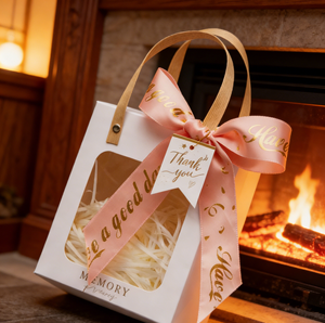 Caja de Regalo Hecha a Mano Ecológica con Ventana y Asa, Fabricada en Cartón Blanco Grueso con Estampado en Lámina Dorada y Ventana Transparente de PVC - Product Image 4