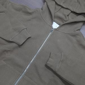 Sweat à capuche pour homme en tricot de polyester gaufré de haute qualité avec logo brodé personnalisé, poche kangourou, fermeture éclair - Product Image 4