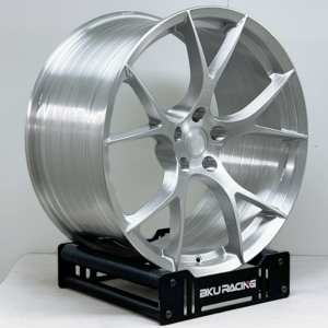 Jantes forgées Bku 5X120.65 pour Chevrolet <span class=keywords><strong>Corvette</strong></span> <span class=keywords><strong>C5</strong></span> C6 C7 C8 E-Ray Z06 ZR1 19 20 21 pouces, jantes de course en alliage argentées personnalisées - Product Image 1