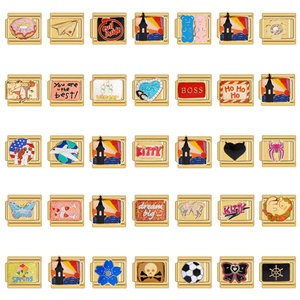 กำไลข้อมือชุบทอง 18k สไตล์อิตาลี ขายส่ง กำไลข้อมือสแตนเลสสตีลลายการ์ตูนน่ารักและตัวอักษรภาษาอิตาลีสีทอง - Product Image 1