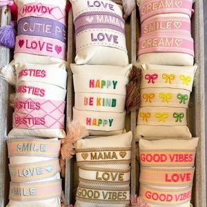 Braccialetti dell'Amicizia Etnici Personalizzati con Lettere Ricamate e Nappine - Vendita all'Ingrosso - Product Image 1