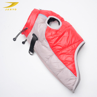 Gilet matelassé pour chien personnalisé, coloris rouge et gris, avec harnais intégré, design D-ring, fermeture éclair frontale, chaud et matelassé, sans manches