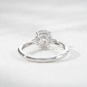 Bague Solitaire en Or Blanc 10K avec Diamant de Laboratoire Rond 1ct DEF VS, Sertie 4 Griffes - Product Image 3