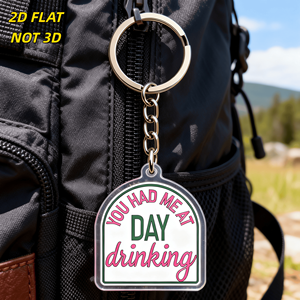 Llavero de acrílico con la frase divertida 'You Had Me At Day Drinking', tipografía rosa y verde, colgante transparente con diseño de bar humorístico - Product Image 3