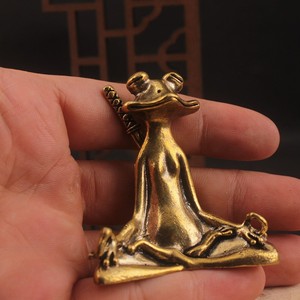 Petite statue rétro en laiton de grenouille maîtresse portant une épée, ornement de bureau porte-bonheur, figurines d'animaux, accessoires de décoration intérieure, cadeaux - Product Image 4