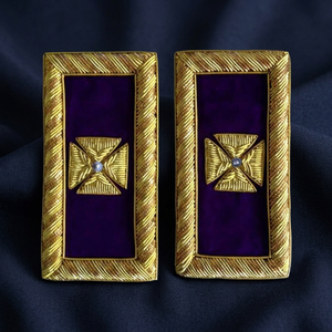 Badges brodés personnalisés rectangulaires à motif croisé en fil d'or à coudre avec strass pour application sur vêtements en tissu - Product Image 1