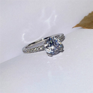 Anello di Proposta Classico con Zirconi per Donne, Gioiello da Dito Minimalista ed Elegante - Product Image 3