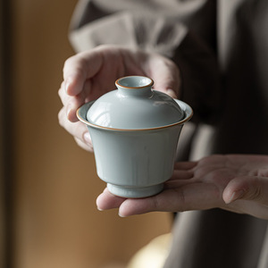 Gaiwan de Cerámica Hecho a Mano en el Horno Guanlan, con Esmalte Azul Celeste Craquelado, Juego de Dos Tazas para Té Kung Fu - Product Image 1
