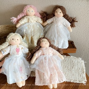 Poupées Waldorf Artisanales en Gros pour l'Éducation des Enfants, avec Robes Amovibles, Jouet en Tissu Apaisant et Émotionnel - Product Image 1