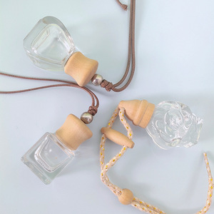 Pendentif de voiture en bois sur mesure, bouchon de flacon de parfum, flacon diffuseur d'huiles essentielles, bouchon en bois avec cordelette, verre, hêtre - Product Image 1