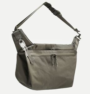 Bolso Bandolera Impermeable Verde Claro de Material X-Pac para Viaje, con Compartimento para Pasaporte, Teléfono, Cartera y Llaves - Product Image 1