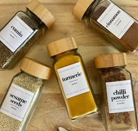 Autocollants en vinyle imperméables personnalisés pour les pots de sauce chili, les pots de miel, les bouteilles de restauration rapide, les étiquettes adhésives, les logos, les emballages d'assaisonnement