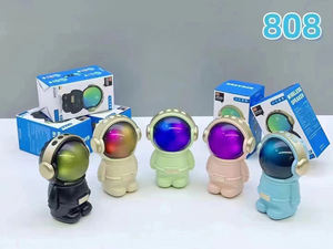 Gran oferta Woofer estéreo diente azul lindo altavoz portátil astronauta luz RGB activo <span class=keywords><strong>Super</strong></span> Bass Woofer altavoz <span class=keywords><strong>FM</strong></span> Radio/TF/USB - Product Image 3