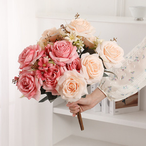 Ramo de Rosas Artificiales, Flores de Seda y Plástico, Alta Simulación, Decoración para Bodas y Hogar, Rojo, Rosa, Blanco, 11 Cabezas - Product Image 3