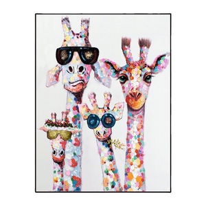 Pintura al óleo pintada a mano, estilo caricatura de familia de jirafas con marco para decoración de pared de sala de estar junto al sofá. - Product Image 5