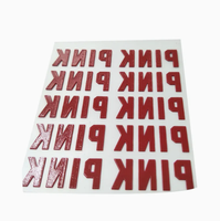 Logo de marque personnalisé en relief 3D, étiquette de vêtement en silicone caoutchouc 3D, autocollant thermocollant pour T-shirt