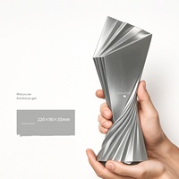 Trophée en résine haut de gamme au design créatif et irrégulier, trophée commémoratif pour employés, trophée de champion en résine pour personnalisation en petite série
