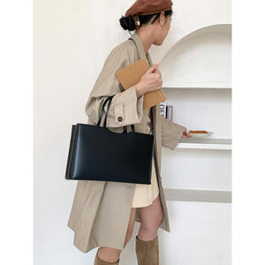 Sac fourre-tout en cuir PU de grande capacité de couleur unie pour femmes, pour les déplacements quotidiens, sac à main haut de gamme, été - Product Image 5
