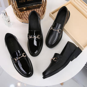 <span class=keywords><strong>Zapatos</strong></span> pequeños <span class=keywords><strong>de</strong></span> cuero <span class=keywords><strong>de</strong></span> charol para mujer en el otoño <span class=keywords><strong>de</strong></span> 2025 <span class=keywords><strong>Zapatos</strong></span> <span class=keywords><strong>de</strong></span> ocio <span class=keywords><strong>de</strong></span> fondo plano negros <span class=keywords><strong>de</strong></span> estilo británico versátiles - Product Image 4