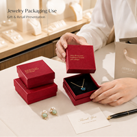 Boîte d'emballage de bijoux personnalisée en gros avec logo pour bague, boucles d'oreilles, collier, bracelet, boîte cadeau rouge avec couvercle