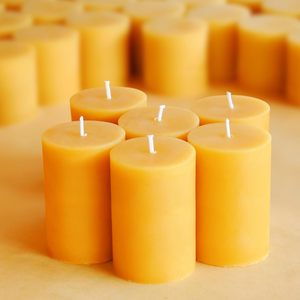 <span class=keywords><strong>Candele</strong></span> a Colonna in <span class=keywords><strong>Cera</strong></span> <span class=keywords><strong>d</strong></span>'<span class=keywords><strong>Api</strong></span> 2x4 Pollici, Confezione da 4, 100% <span class=keywords><strong>Cera</strong></span> <span class=keywords><strong>d</strong></span>'<span class=keywords><strong>Api</strong></span>, <span class=keywords><strong>per</strong></span> Relax, Senza Fumo e Senza Gocciolamento - Product Image 1