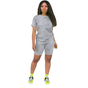 Completo Due Pezzi <span class=keywords><strong>da</strong></span> <span class=keywords><strong>Donna</strong></span> Casual Taglia S-3XL Novità 2024 Moda Tinta Unita Collo Tondo T-shirt e Pantaloncini con Logo Personalizzato - Product Image 5