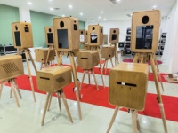 Photomaton rétro double face en bois avec impression en libre-service, écran tactile, capacité de 10 personnes, construction robuste, appareil photo