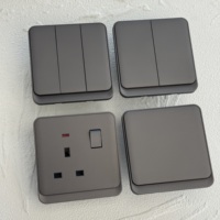Interruptor de Pared Eléctrico para el Hogar, Panel de 86 PC, 20A 16A 13A, Estándar del Reino Unido, USB-C USB-A, Acabado Gris Mate Suave como la Piel de un Bebé, Moderno y Lujoso