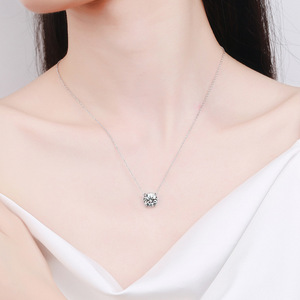 S925 sterling bạc của phụ nữ moissanite Vòng cổ cổ điển Bốn móng vuốt mặt dây chuyền xương đòn phát sóng trực tiếp phong cách nóng đơn giản - Product Image 4