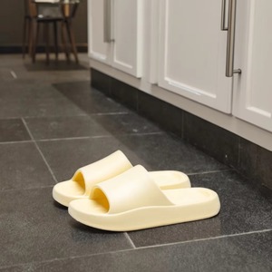 Ciabatte Estive Resistenti per Casa, Antiscivolo e Silenziose per Bagno, con Suola Morbida in EVA e Suola Spessa, per Uomo e Donna, Sandali per Coppie - Product Image 2