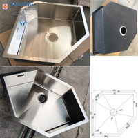 Évier de cuisine hexagonal de forme unique, fait à la main, à cuve unique, en acier inoxydable avec surface brossée et design moderne