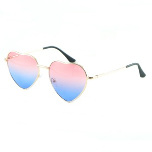 Lunettes <span class=keywords><strong>de</strong></span> <span class=keywords><strong>soleil</strong></span> mode pour femmes coeur Design or métal cadre UV400 Protection solaire alliage matériau ressort charnière <span class=keywords><strong>pas</strong></span> <span class=keywords><strong>cher</strong></span> dames nuances - Product Image 1