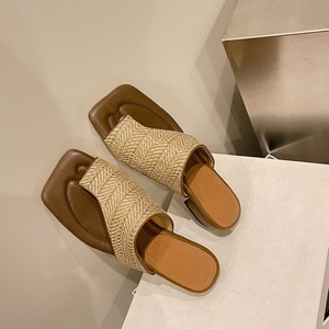 Leather Ladies Heeled Sandals Comfortable Padding Insole 4cm <b>Block</b> Heel Summer Slide Women's Straw Woven Sandals - Product Image 4