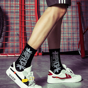 Chaussettes de sport d'été pour hommes Hip Hop Skateboard Fashion Street coton doux jetable et anti-dérapant lettre motif ODM approvisionnement - Product Image 3