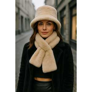 Conjunto de Gorro y Bufanda de Felpa Roja Importada, Lana y Forro Polar Suaves y Cálidos de Primera Calidad, Logotipo Personalizable Impreso, Accesorios de Invierno - Product Image 6