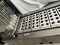 Machine de remplissage et de scellage de tasses de communion préremplies automatiques pour l'emballage de tasses en plastique de vin sacré d'église congrégations chrétiennes