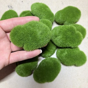 Pietra Artificiale Leggera in Ceramica Effetto Muschio, Sfera Decorativa Verde per Vasi da Giardino e Fioriere - Product Image 1