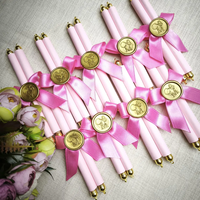 Invitation personnalisée de luxe pour Quinceañera en rose avec sceau de cire doré, ruban rose doux et boîte blanche
