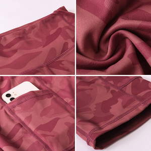 Shorts de sport moulants imprimés pour femmes, taille haute, en polyester extensible, pour gym et yoga, avec logo personnalisé, séchage rapide, compression - Product Image 6