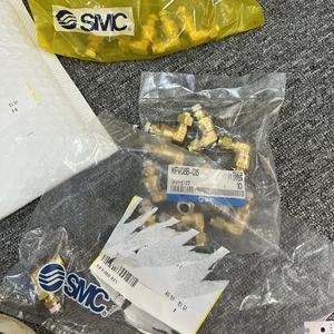 Raccords d'insertion SMC 100% originaux KFV06-01 KFV08N-01 KFV08N-02S KFV10U-02 Connecteur en bronze Coude de raccordement pour tube d'air intégré - Product Image 1