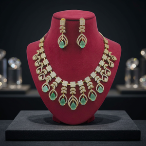 Juego de Collar Gargantilla Chapado en Oro de Alta Calidad con Diamantes Americanos y Pendientes de Boda con Gema de Circonita Cúbica en Forma de Lágrima Verde Esmeralda - Product Image 3