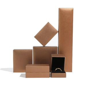 Boîte à bijoux multi-tailles en gros, boîte en carton haut de gamme à couvercle rabattable pour bagues et boucles d'oreilles avec logo personnalisé - Product Image 5