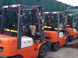 Smooth Operating 1.5 Ton <strong>Electric</strong> <strong>Forklift</strong> CQD15 with <strong>Spare</strong> <strong>Parts</strong> - Product Image 4