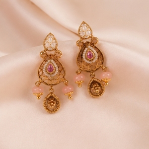 Ensemble de collier traditionnel en perles kundan avec pierres rose pâle, bijoux ethniques dorés pour mariages. - Product Image 3