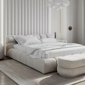 Luxueuze Italiaanse stijl kingsize bedset met comfortabel houten frame, zachte bekleding, gemaakt in China voor hotels - Product Image 4