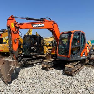 Excavatrice sur chenilles d'occasion Doosan DX85R-3 de 8,6 tonnes avec une force de déchirement de 53,9 kN et une profondeur de creusement de 4750 mm à vendre en stock - Product Image 3