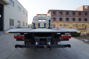 Camion de remorquage à plateau plat Dongfeng 3T avec plancher complet pour le sauvetage de voitures de luxe - Product Image 3